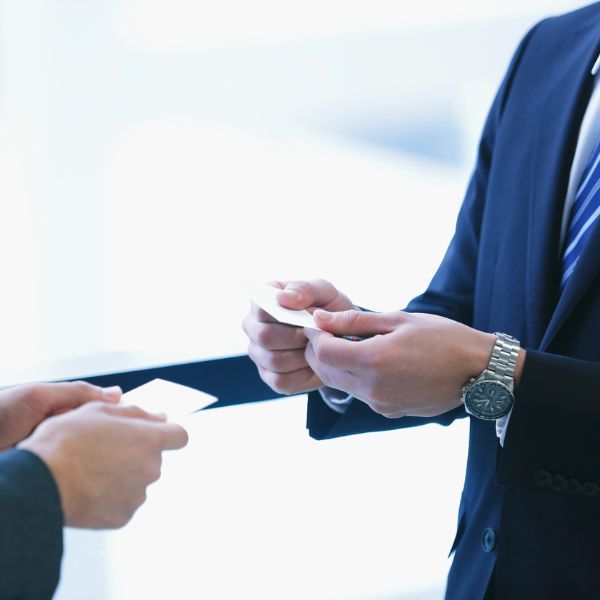 士業の営業活動名刺交換